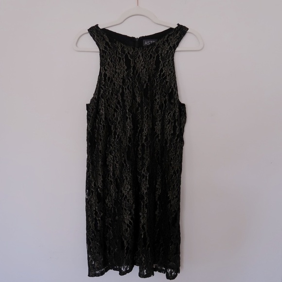 ASTR Foiled Lace Shift Dress - Picture 4 of 11
